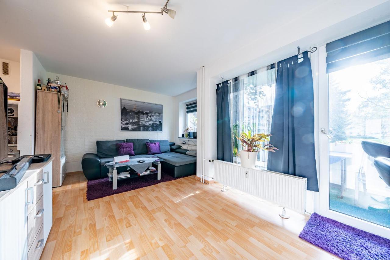 Private Apartment *